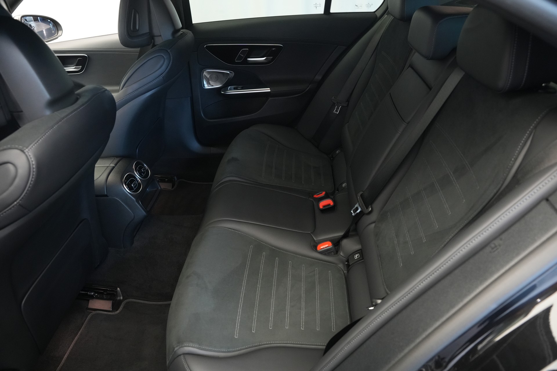 MERCEDES-BENZ C 300e 4Matic AMG Line *CH-Fahrzeug*-image-13