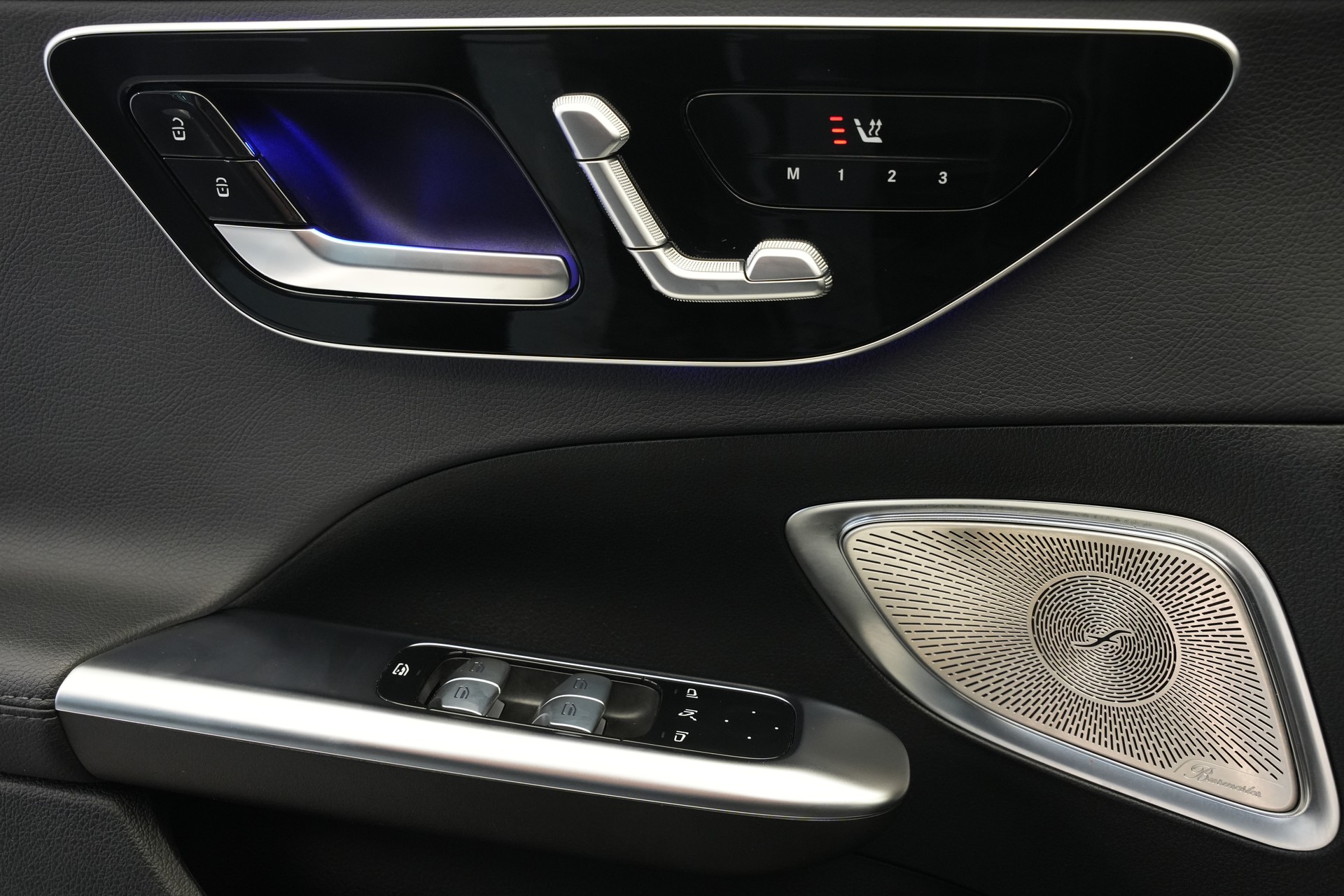 MERCEDES-BENZ C 300e 4Matic AMG Line *CH-Fahrzeug*-image-19