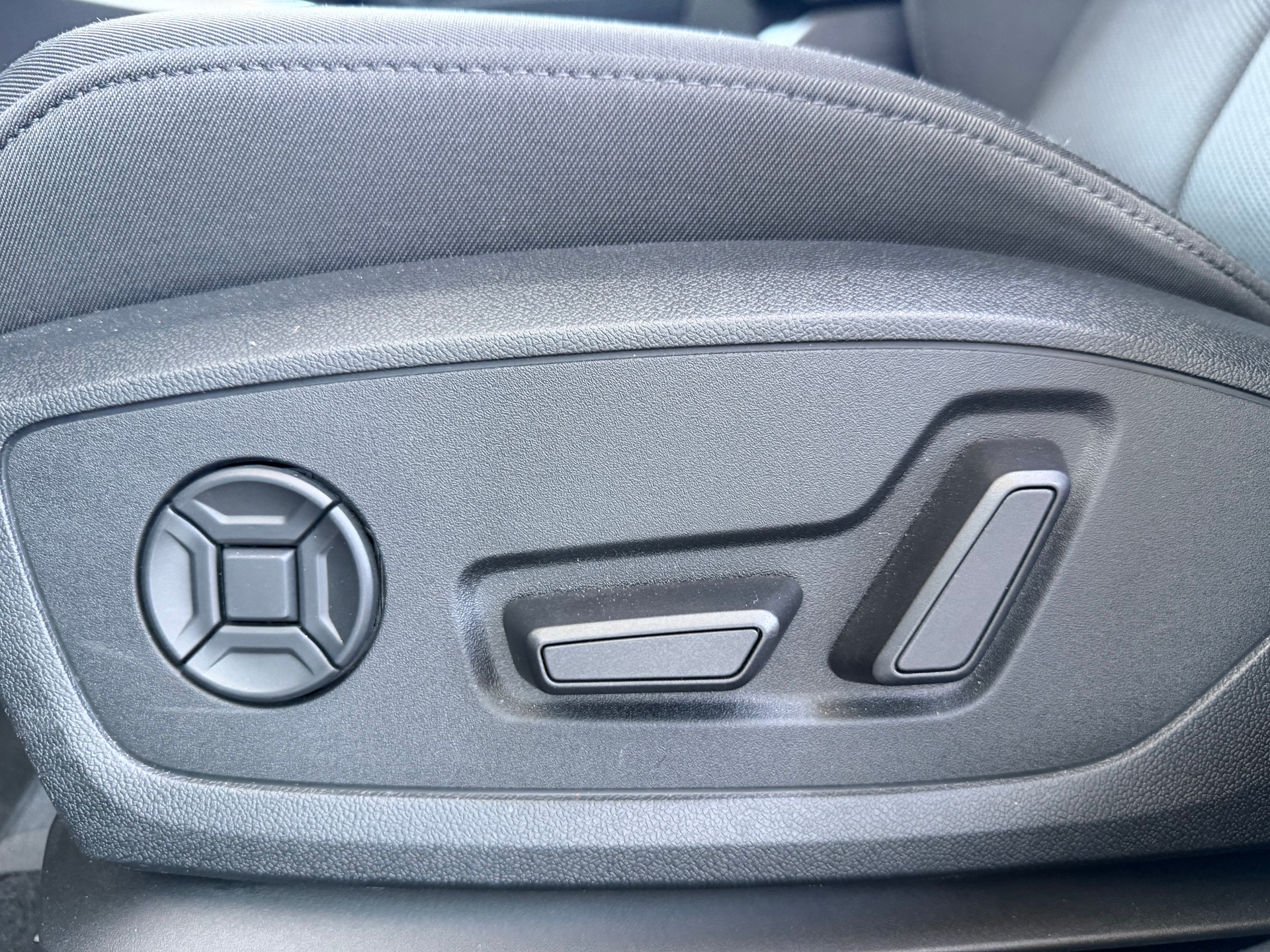 AUDI A3 Sportback 35 TFSI S line Attraction S-tronic-image-4