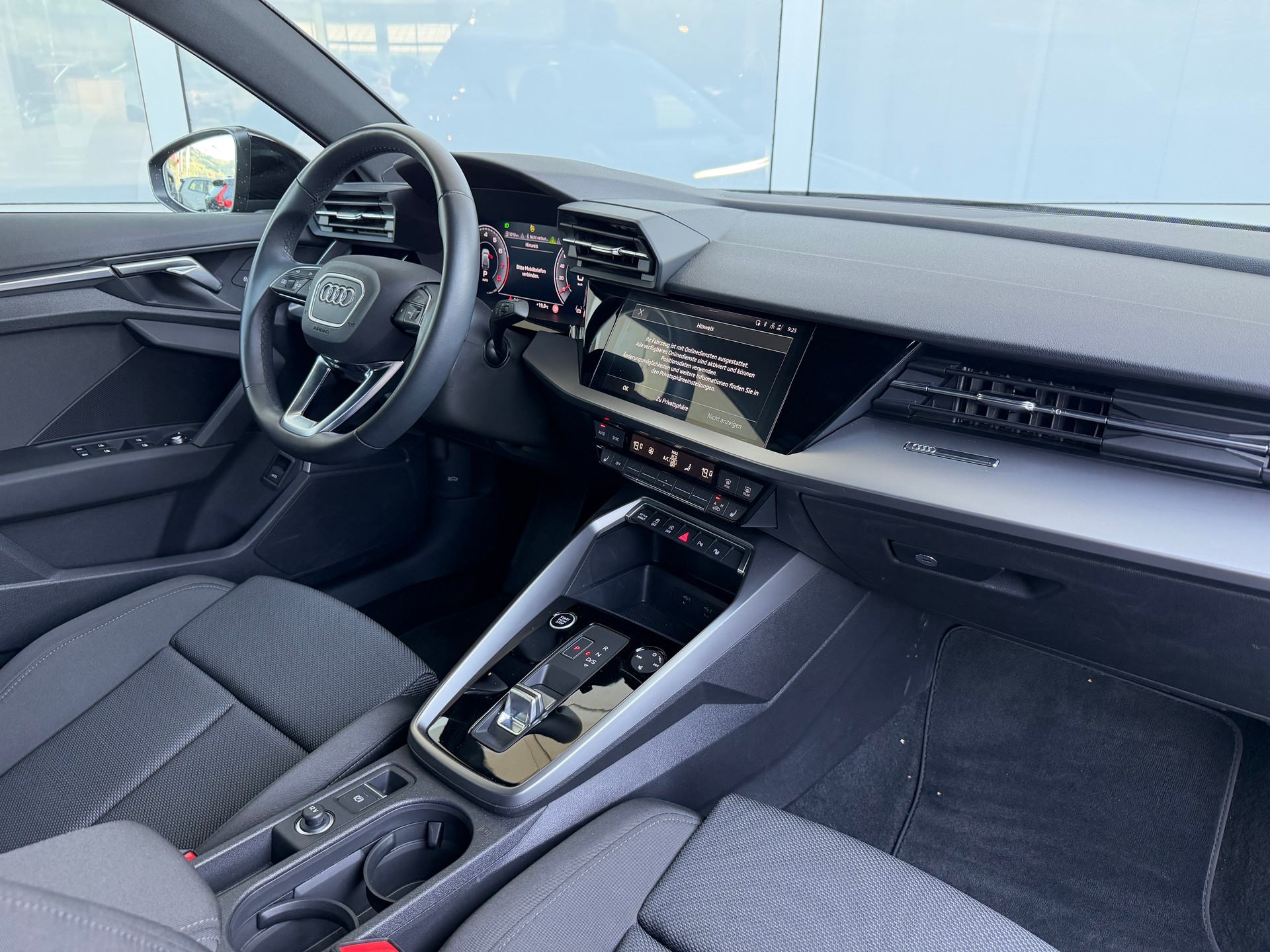 AUDI A3 Sportback 35 TFSI S line Attraction S-tronic-image-2