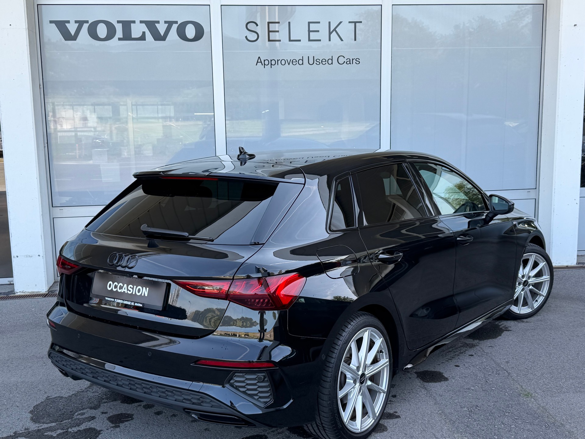 AUDI A3 Sportback 35 TFSI S line Attraction S-tronic-image-1