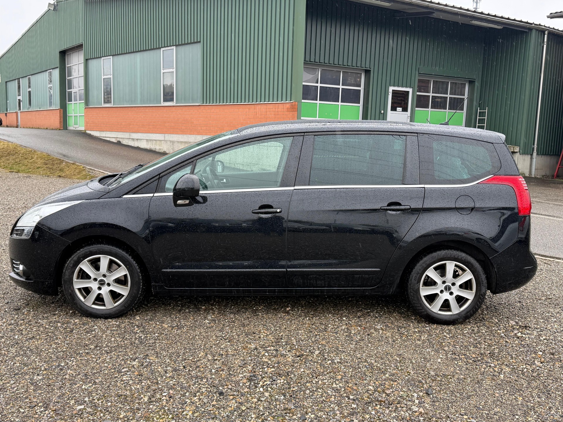 PEUGEOT 5008 2.0 HDi-image-9