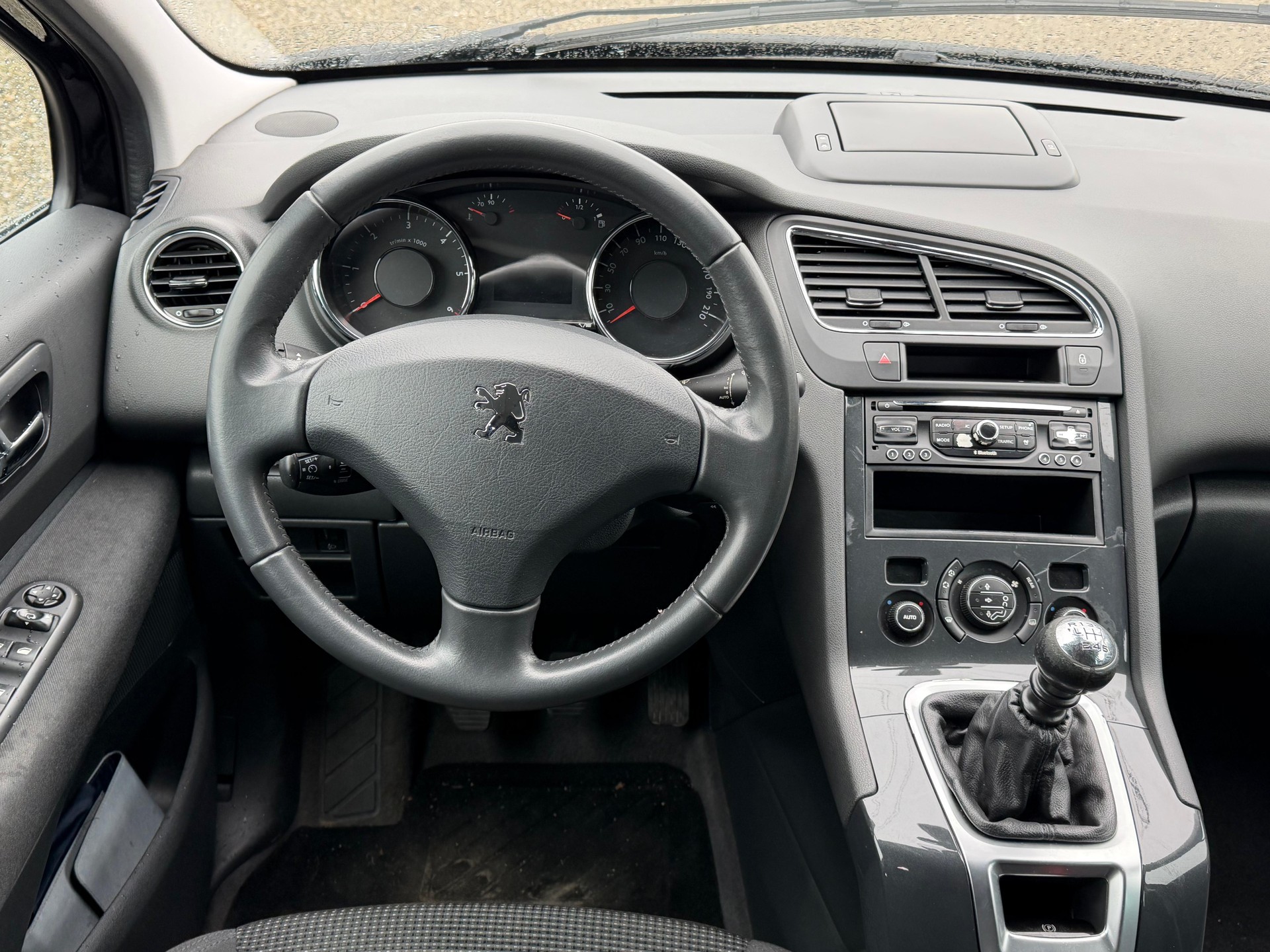 PEUGEOT 5008 2.0 HDi-image-4