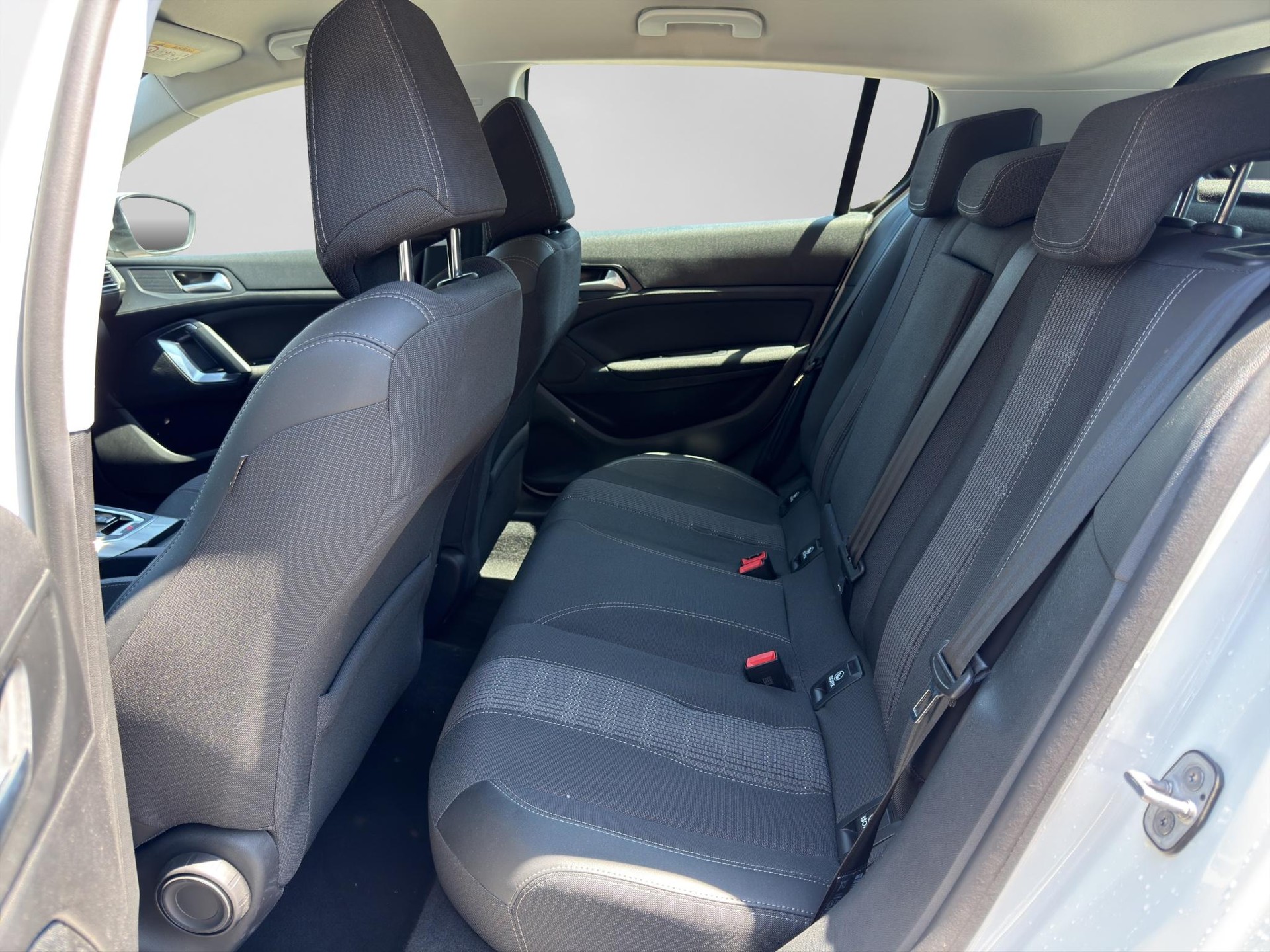 PEUGEOT 308 1.2 PureTech 130 Allure S/S-image-4