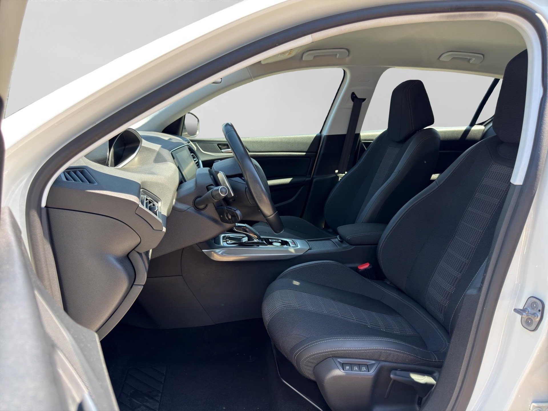 PEUGEOT 308 1.2 PureTech 130 Allure S/S-image-3