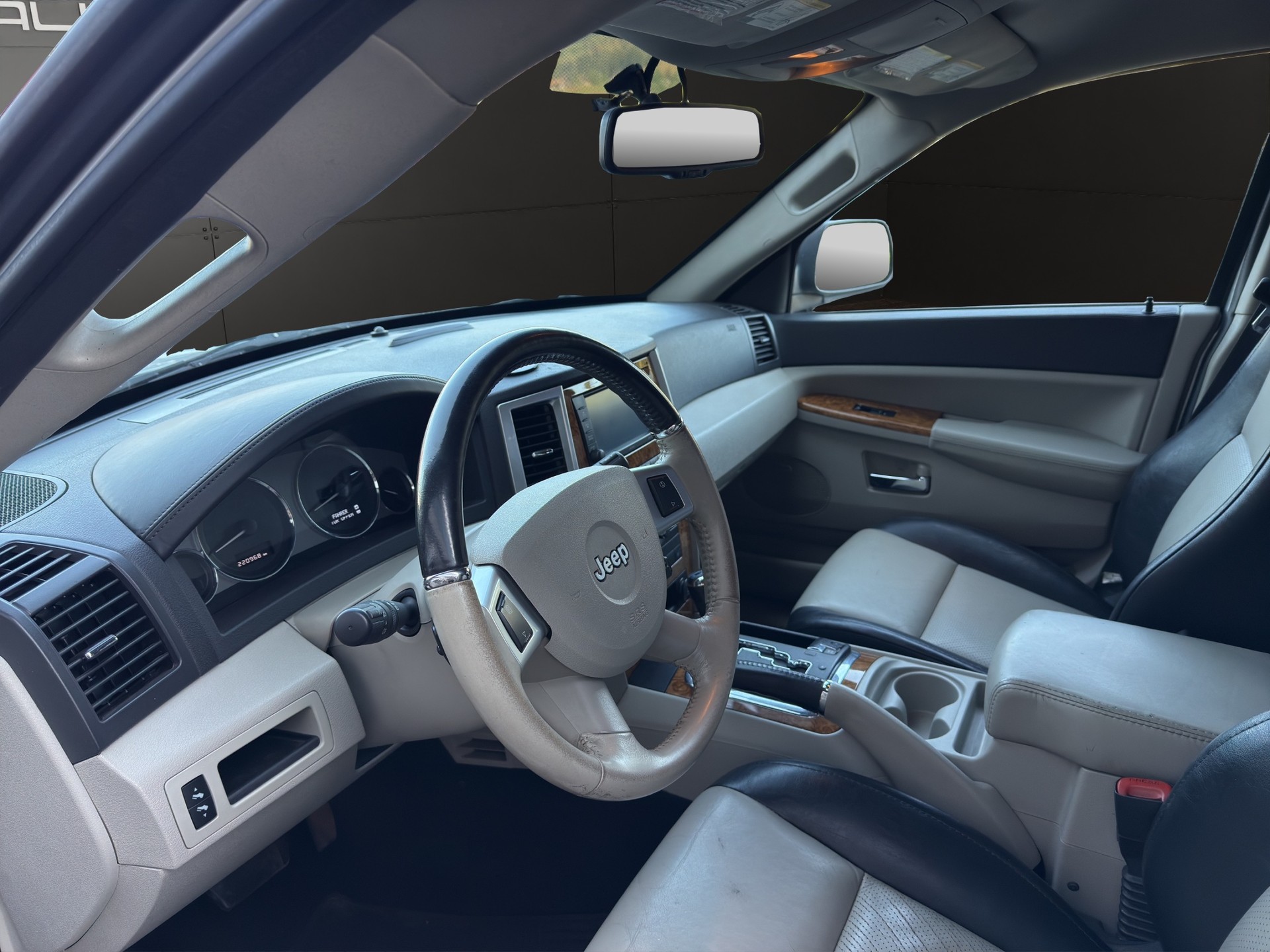 JEEP Grand Cherokee 3.0 CRD Laredo Automatic-image-5