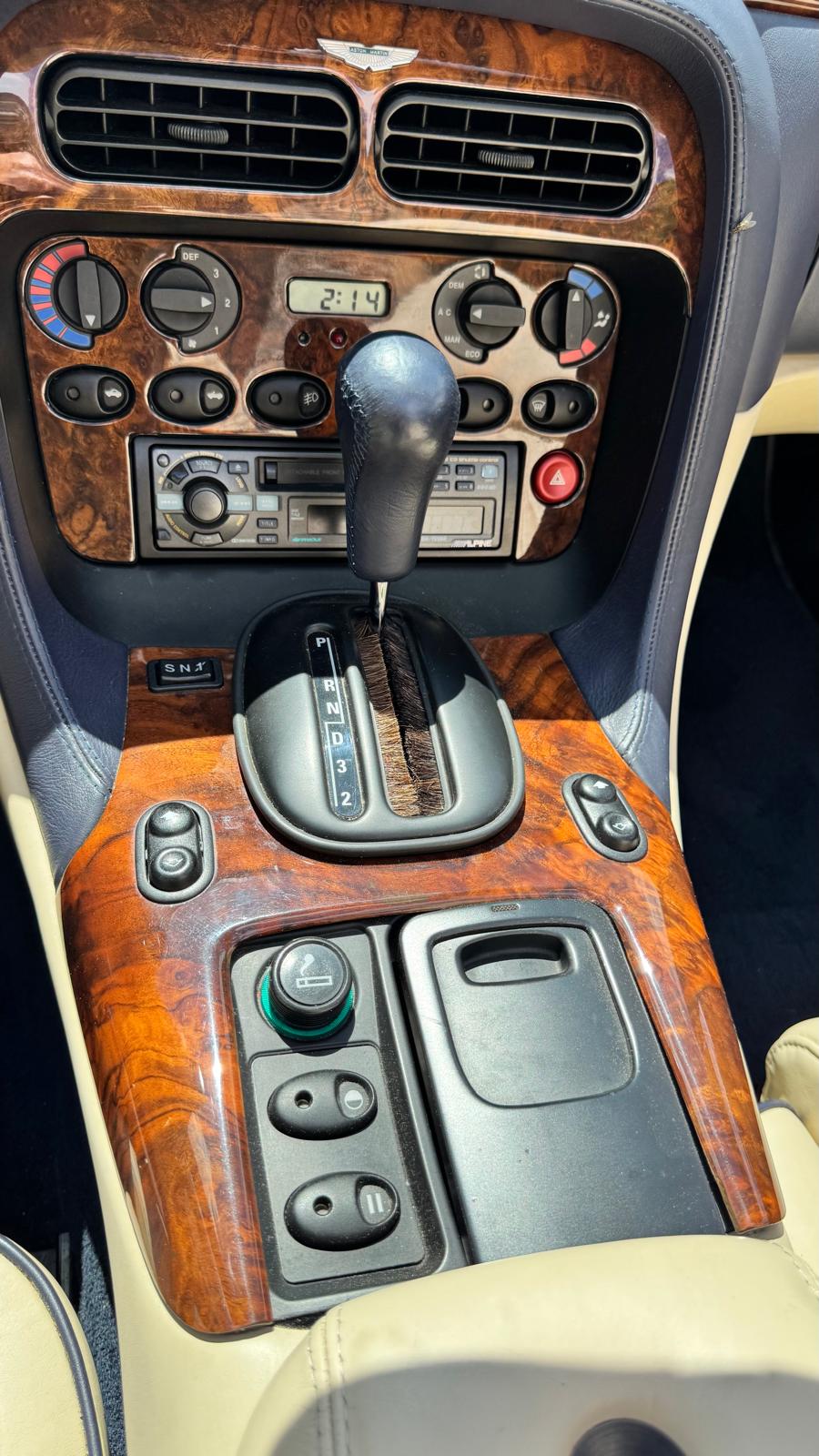 ASTON MARTIN DB7 Volante-image-5
