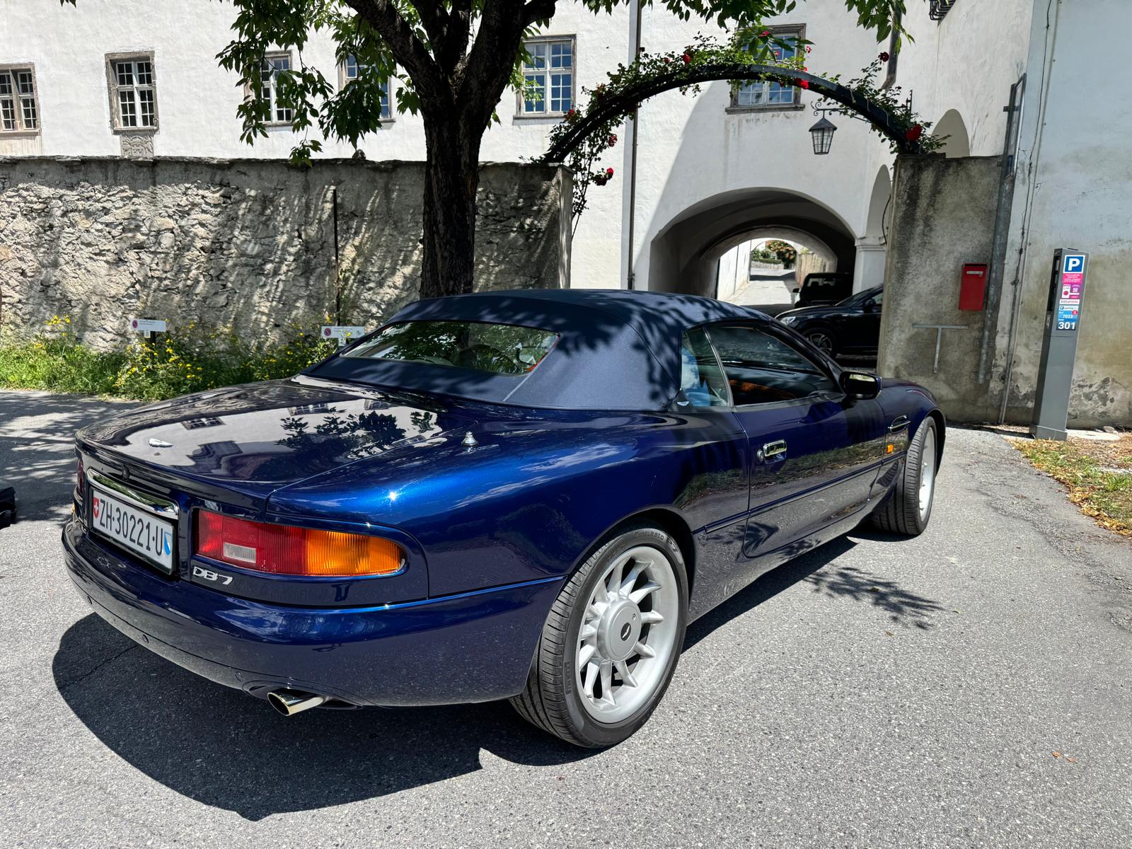 ASTON MARTIN DB7 Volante-image-1