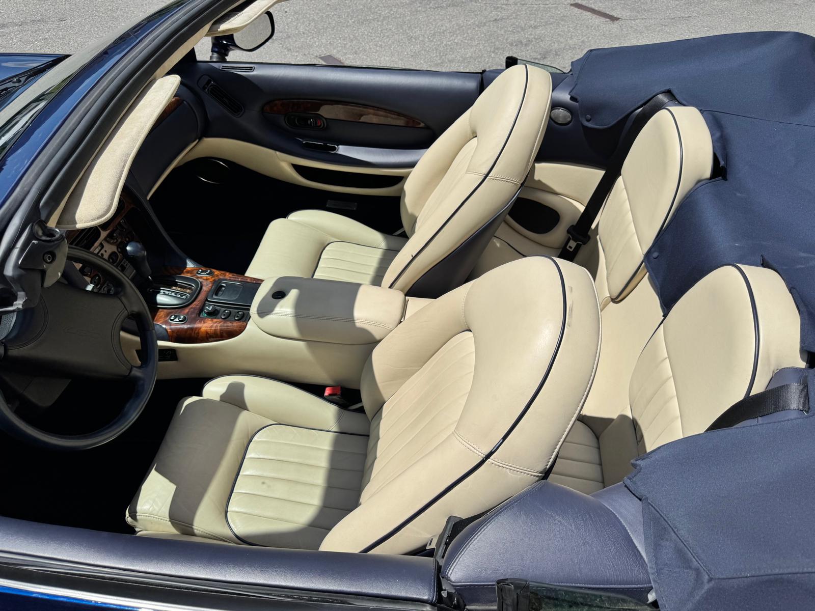 ASTON MARTIN DB7 Volante-image-4