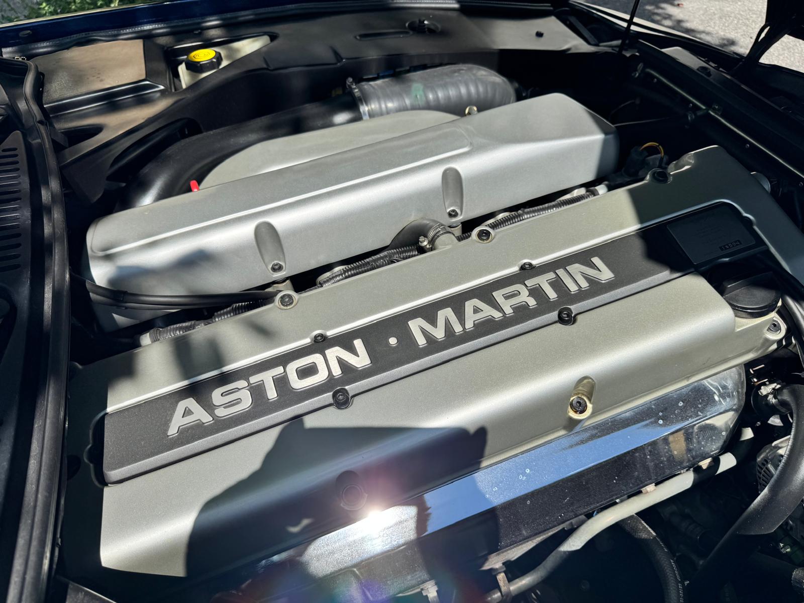 ASTON MARTIN DB7 Volante-image-8