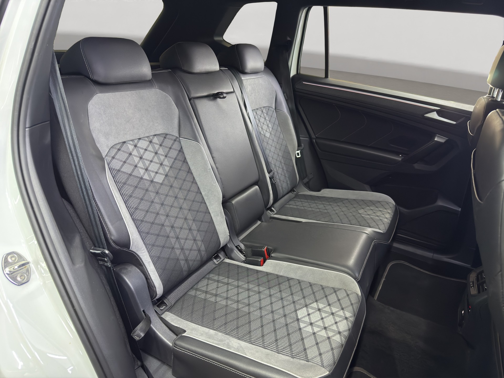 VW Tiguan Allspace 2.0TSI R-Line 4Motion DSG-image-14