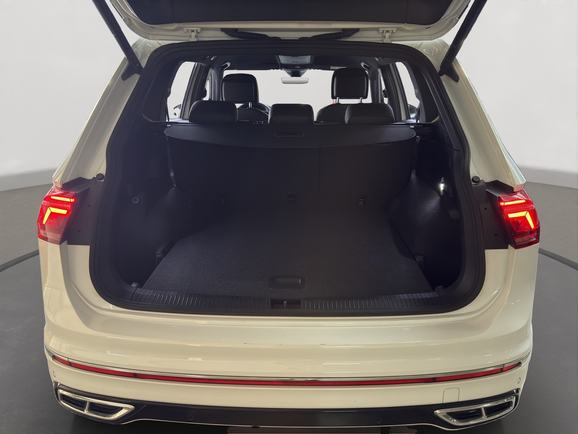 VW Tiguan Allspace 2.0TSI R-Line 4Motion DSG-image-28