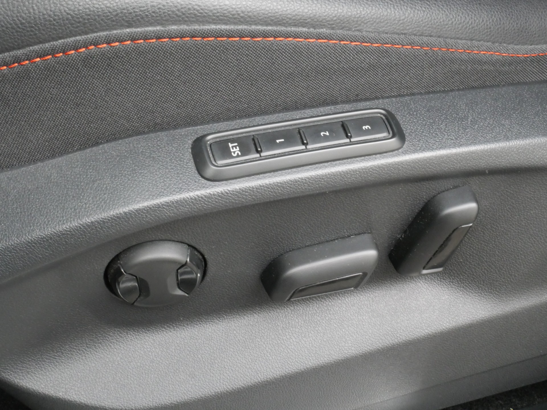 SEAT Tarraco 1.4 e-HYBRID DSG Move FR *CH-Auto, 4 J. Garantie*-image-12