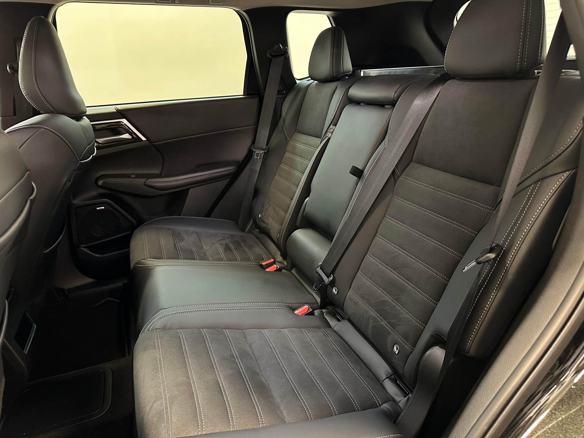 MITSUBISHI Outlander 2.4 PHEV Intense 4x4-image-8