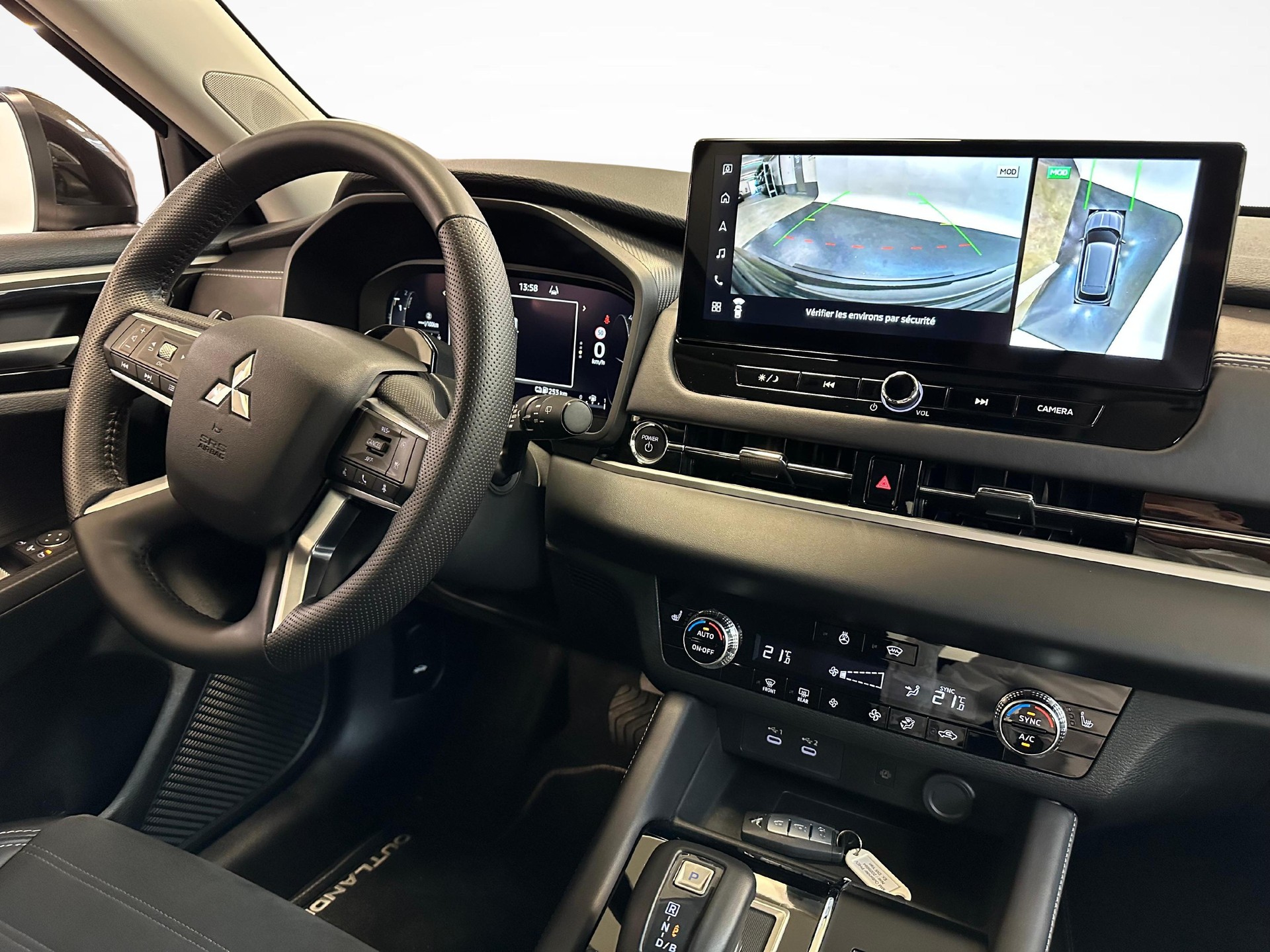 MITSUBISHI Outlander 2.4 PHEV Intense 4x4-image-5