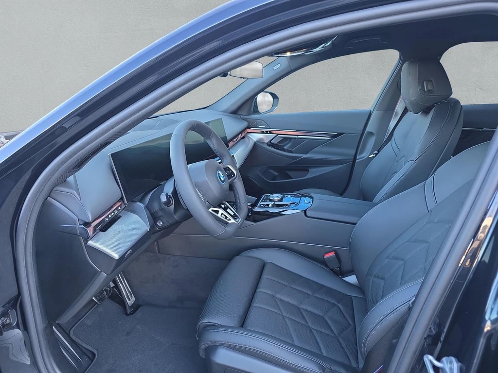 BMW 550e xDrive M Sport Pro Steptronic-image-10