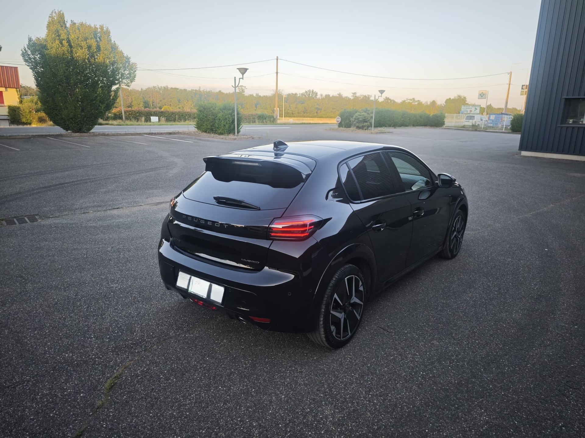 PEUGEOT 208 1.2 MHEV 110 GT-image-2