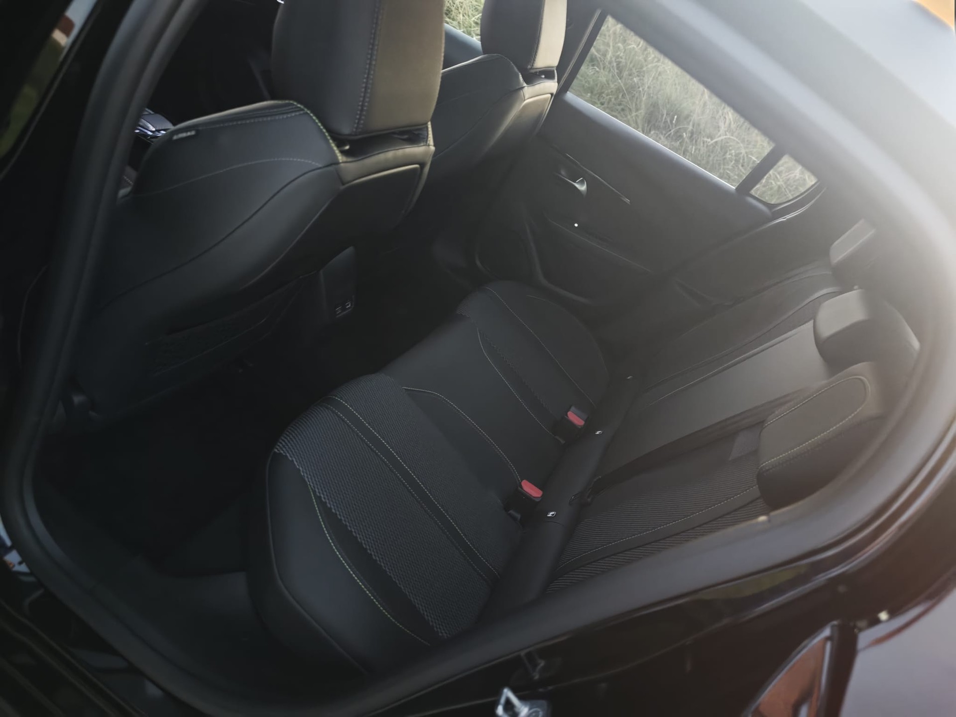 PEUGEOT 208 1.2 MHEV 110 GT-image-6