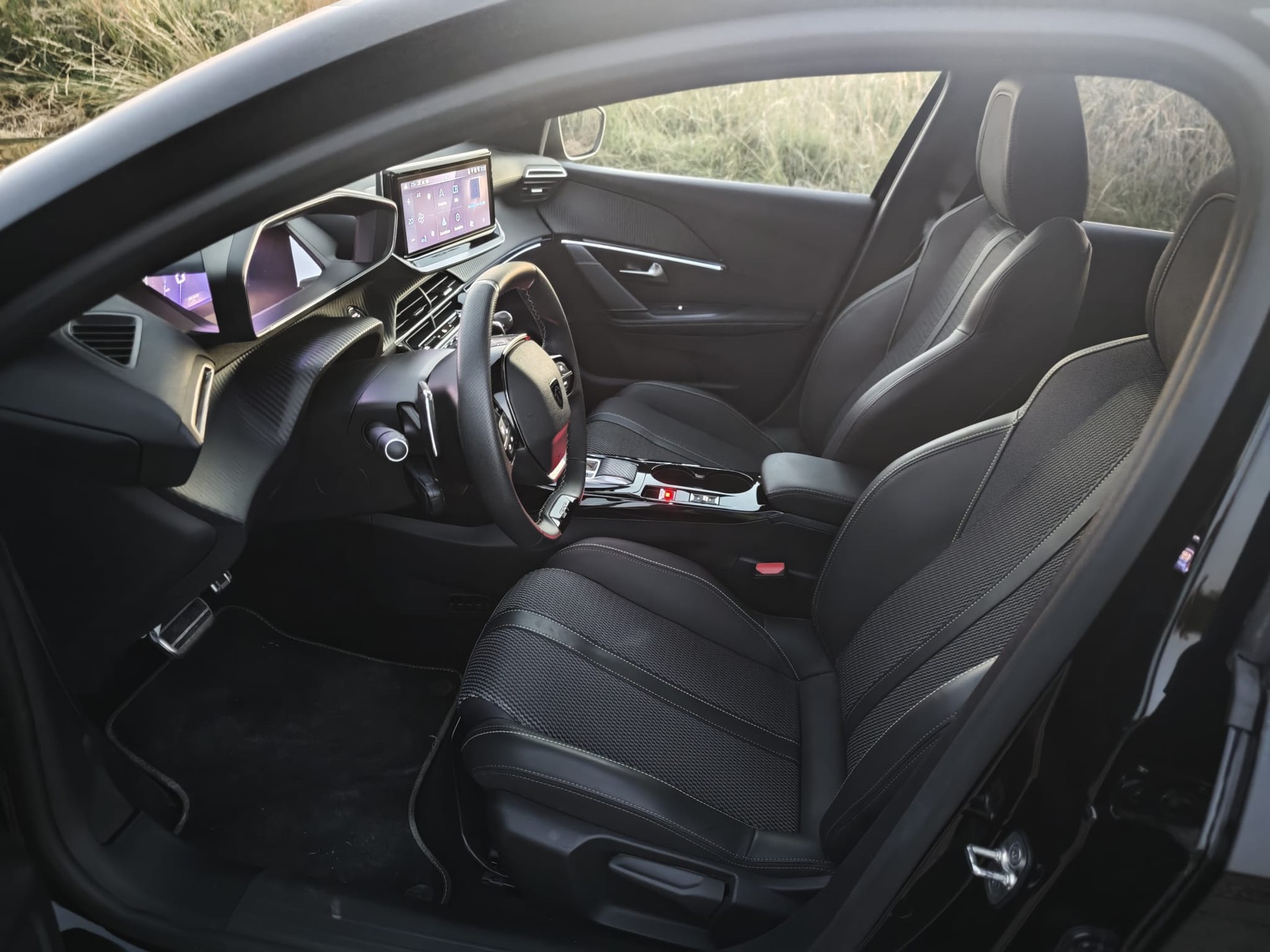 PEUGEOT 208 1.2 MHEV 110 GT-image-5