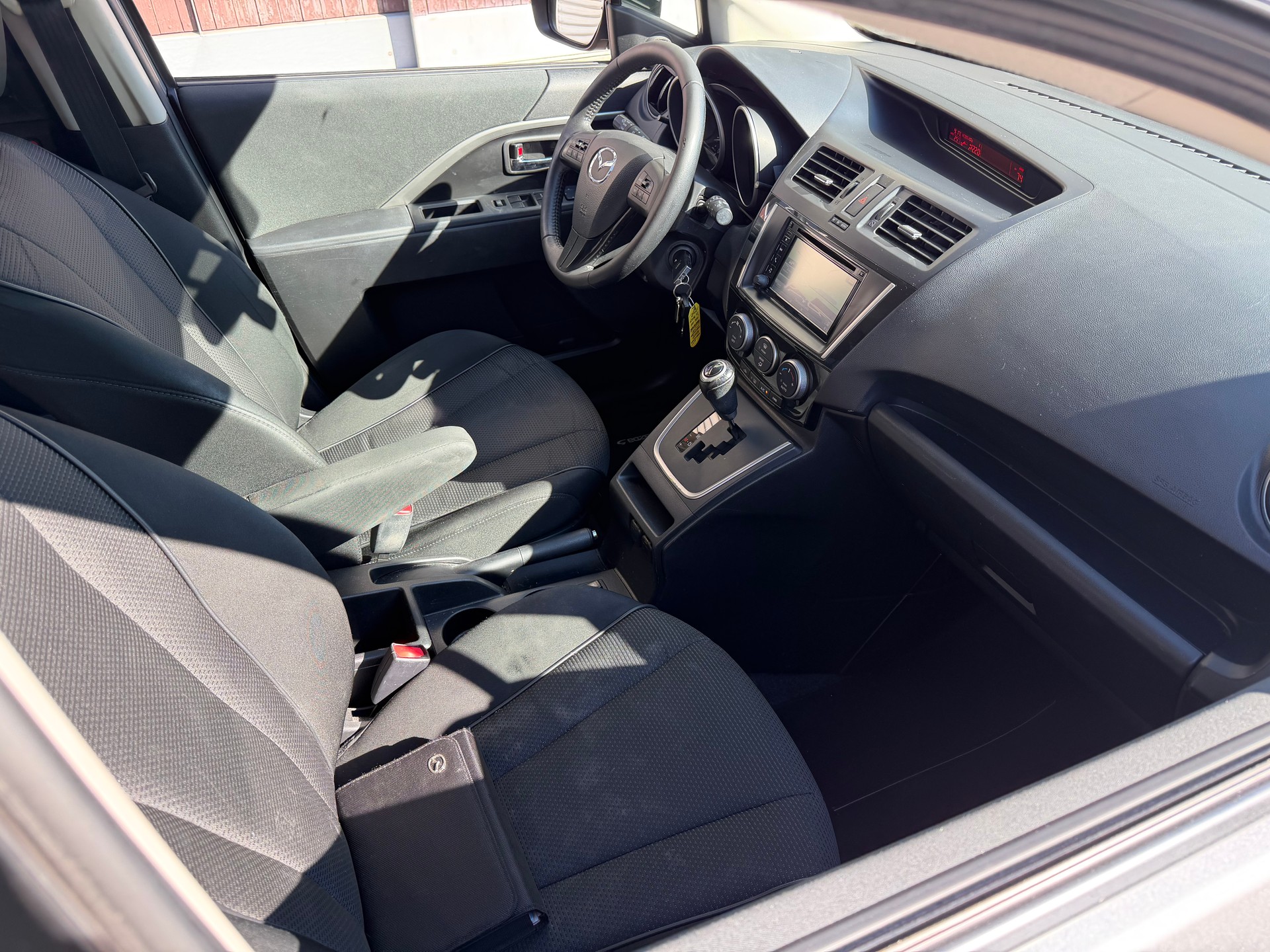 MAZDA 5 2.0 16V Voila ma Suisse Edition+ Activematic-image-7