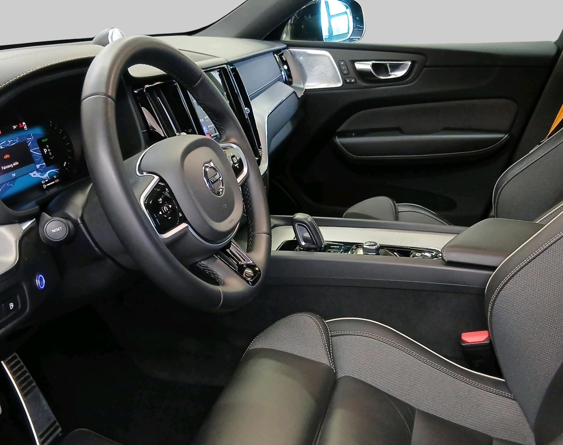 VOLVO XC60 2.0 T8 TE Polestar eAWD-image-2