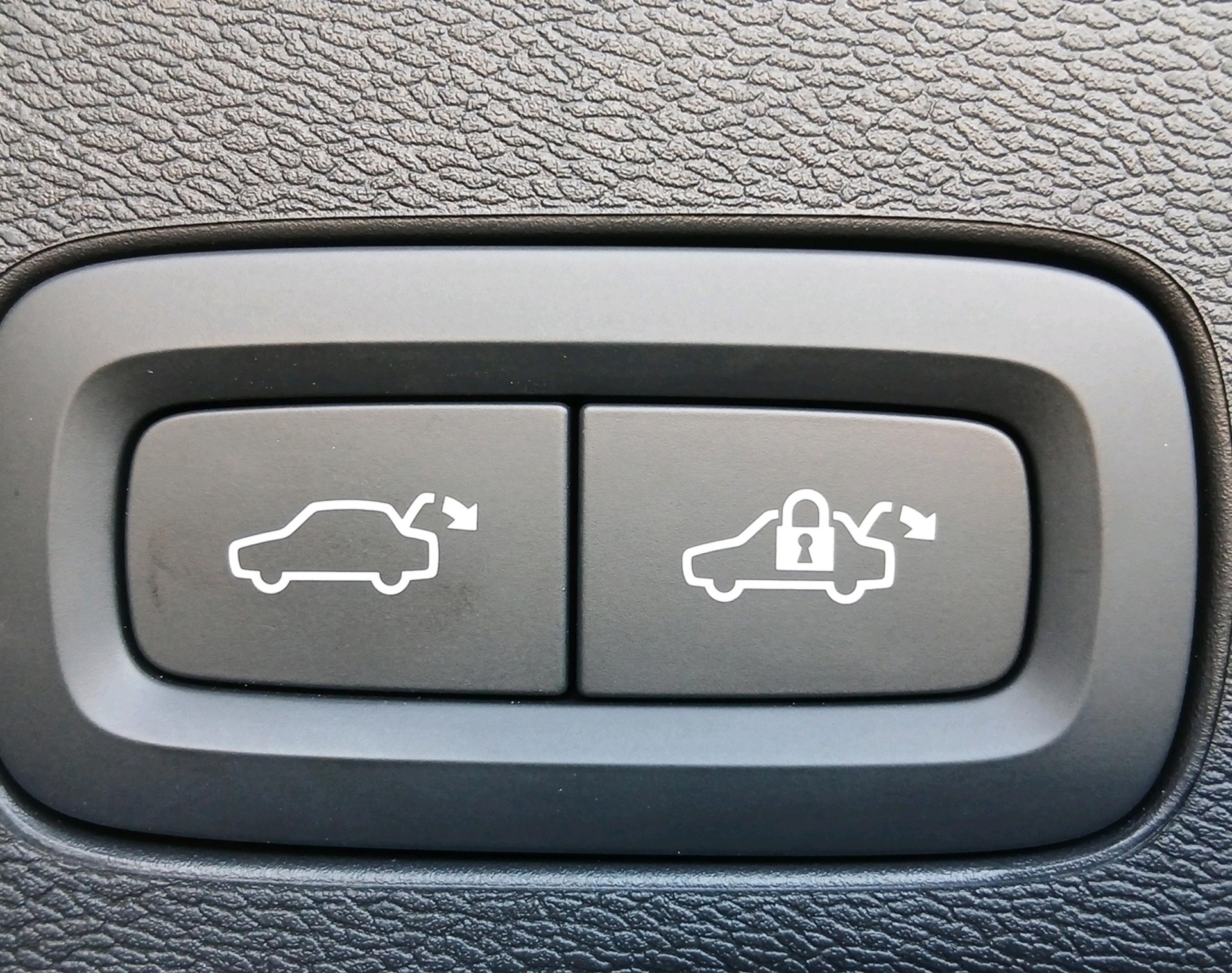 VOLVO XC60 2.0 T8 TE Polestar eAWD-image-18