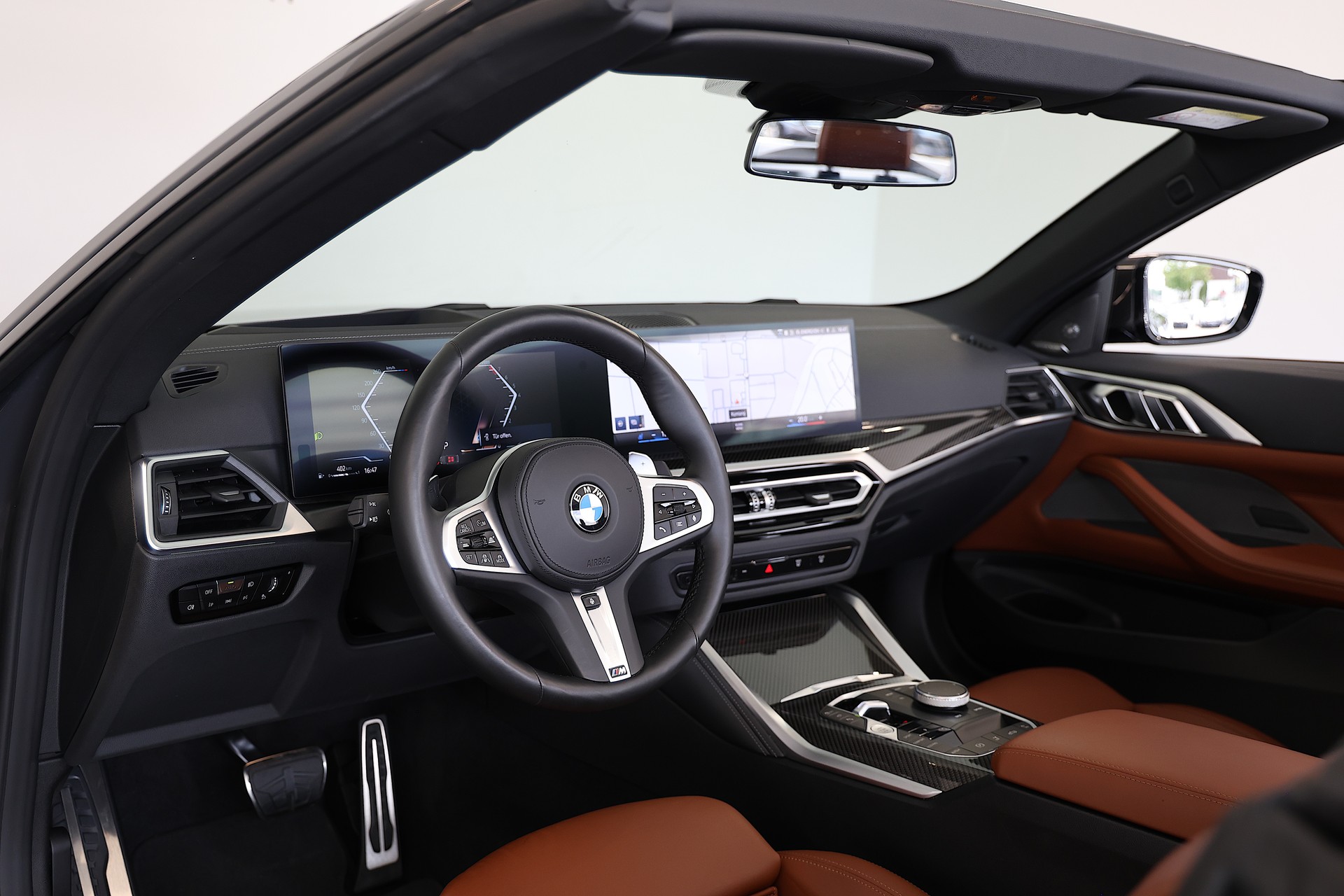 BMW M440i xDrive Cabrio-image-12
