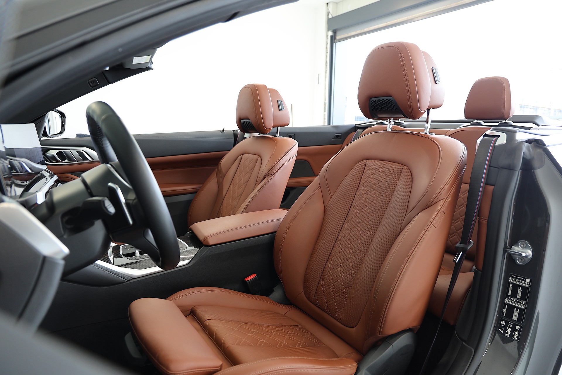 BMW M440i xDrive Cabrio-image-11