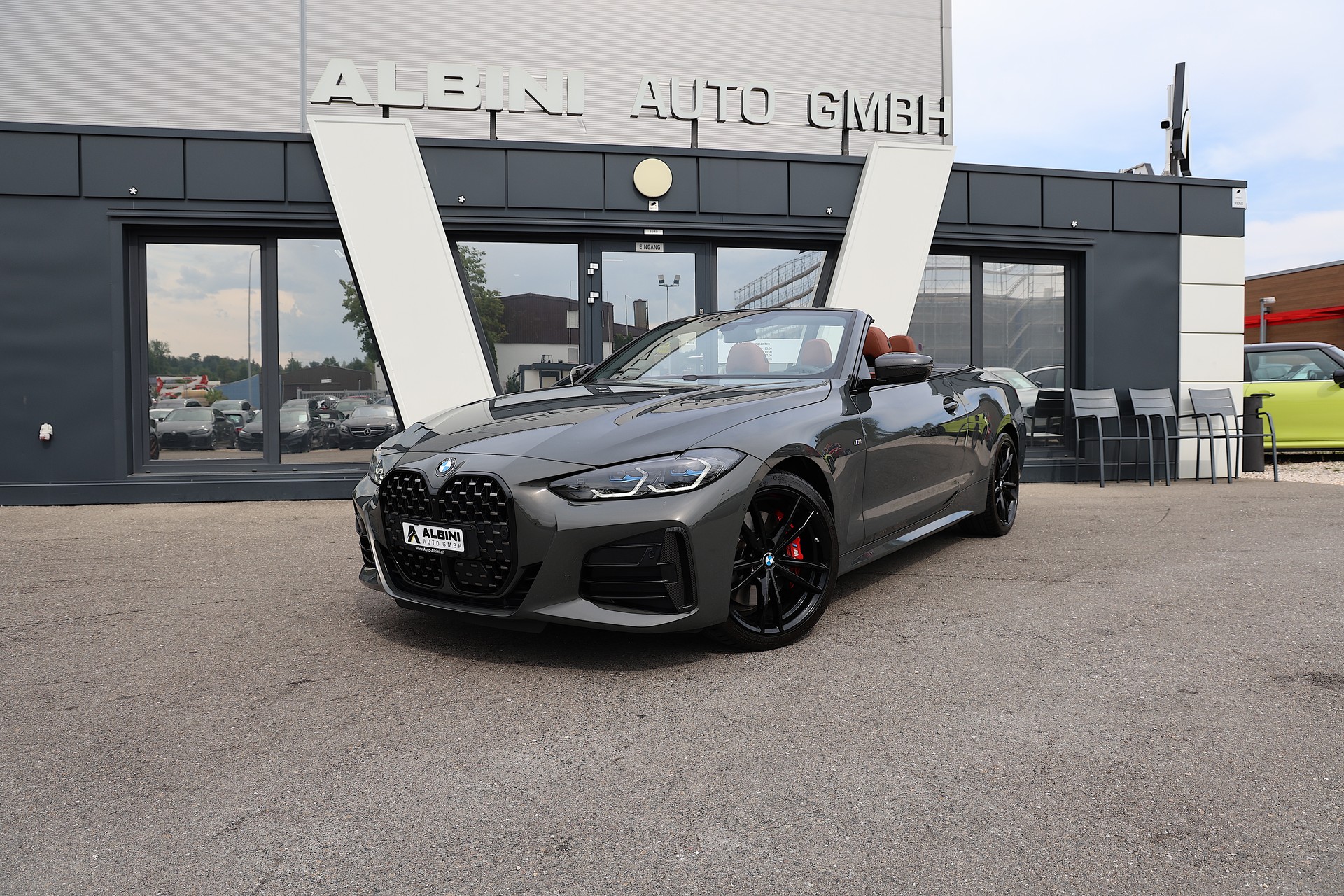 BMW M440i xDrive Cabrio-image-5