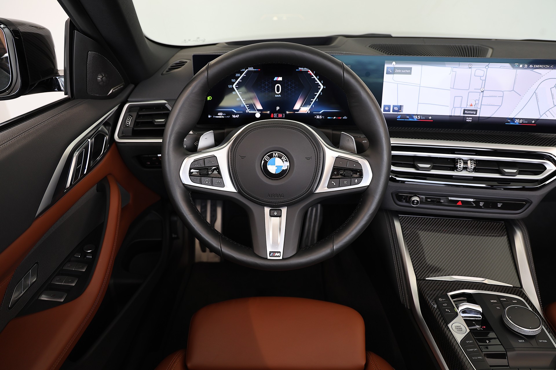 BMW M440i xDrive Cabrio-image-13