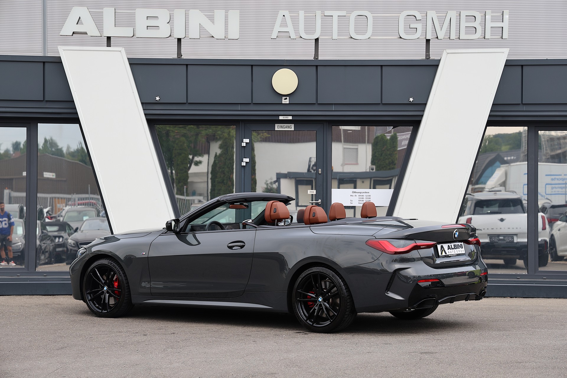 BMW M440i xDrive Cabrio-image-4