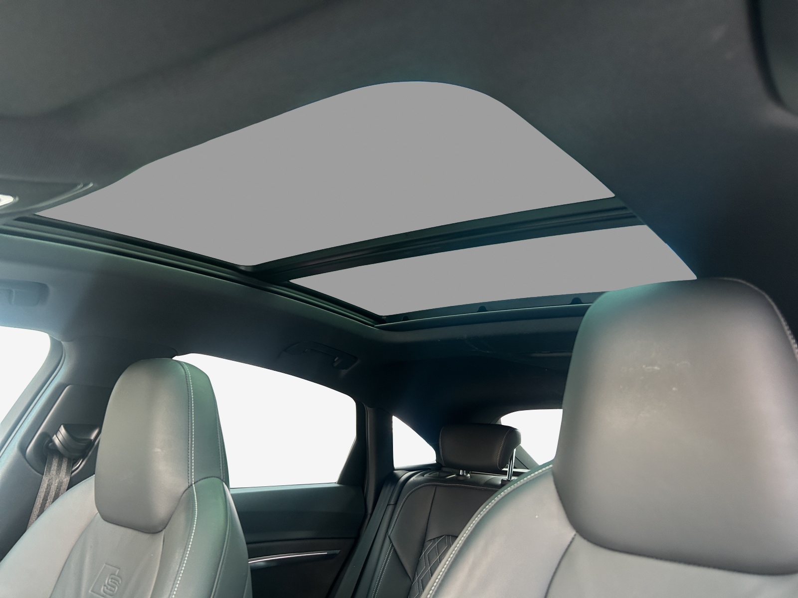AUDI e-tron S Sportback quattro-image-13