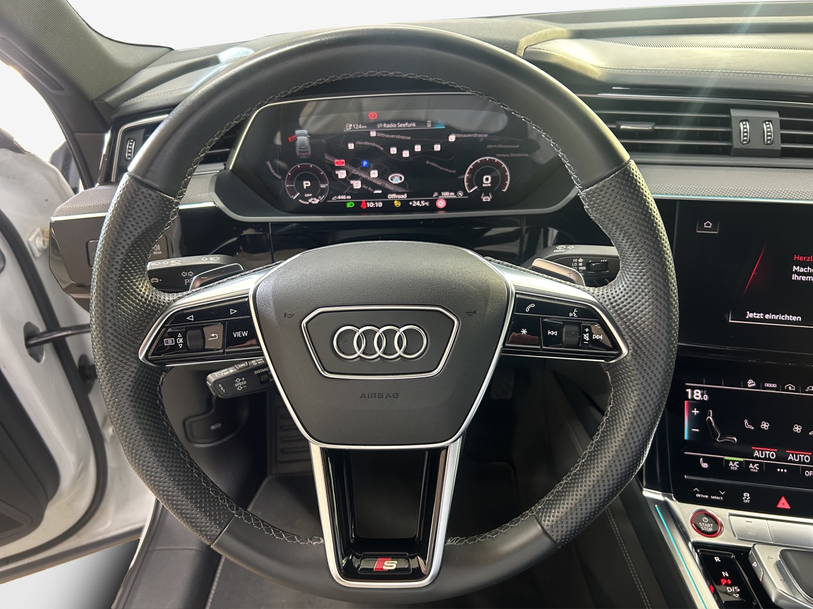 AUDI e-tron S Sportback quattro-image-9