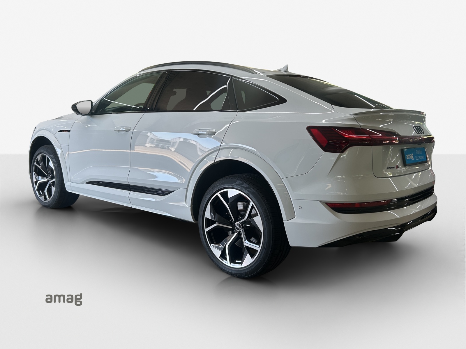 AUDI e-tron S Sportback quattro-image-2