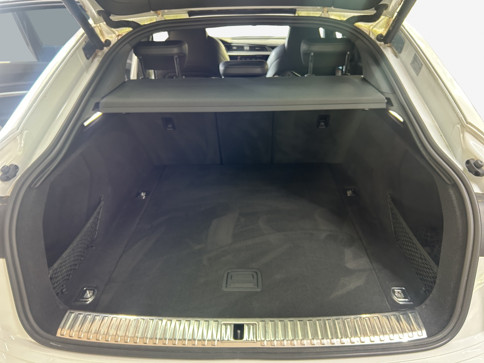 AUDI e-tron S Sportback quattro-image-12