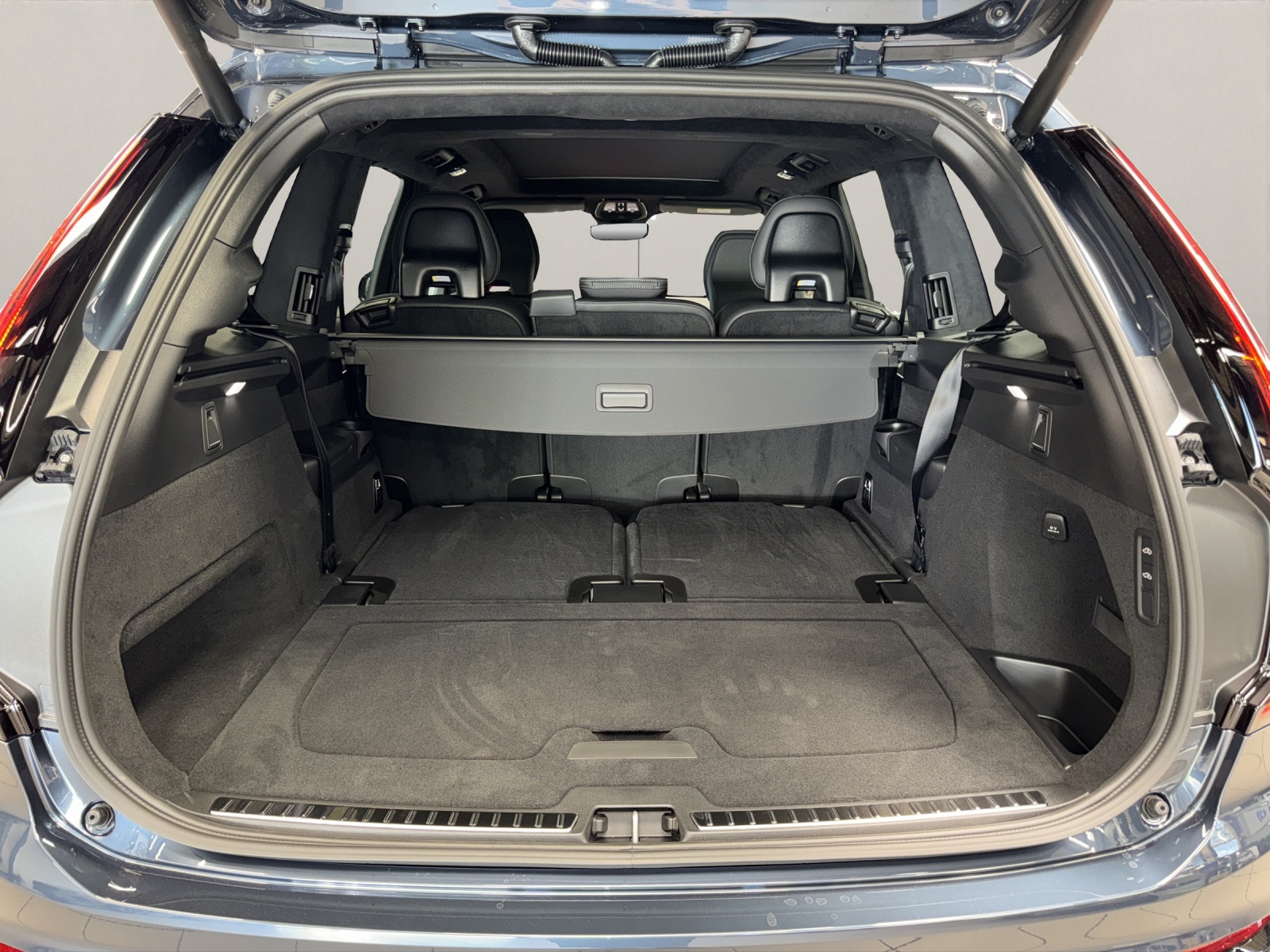 VOLVO XC90 2.0 T8 TE Black Edition eAWD-image-15