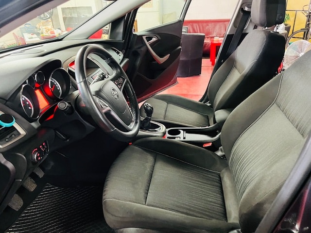 OPEL Astra SportsTourer 1.4i 16V Turbo-image-9