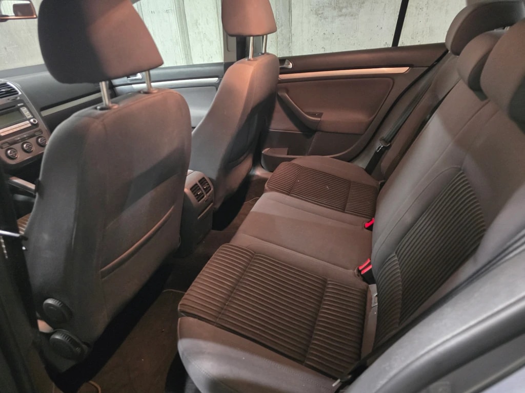 VW Golf 2.0 TDI Sportline 4Motion-image-7