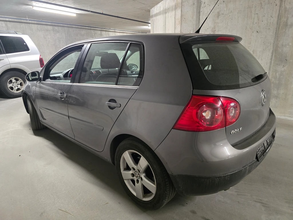 VW Golf 2.0 TDI Sportline 4Motion-image-6