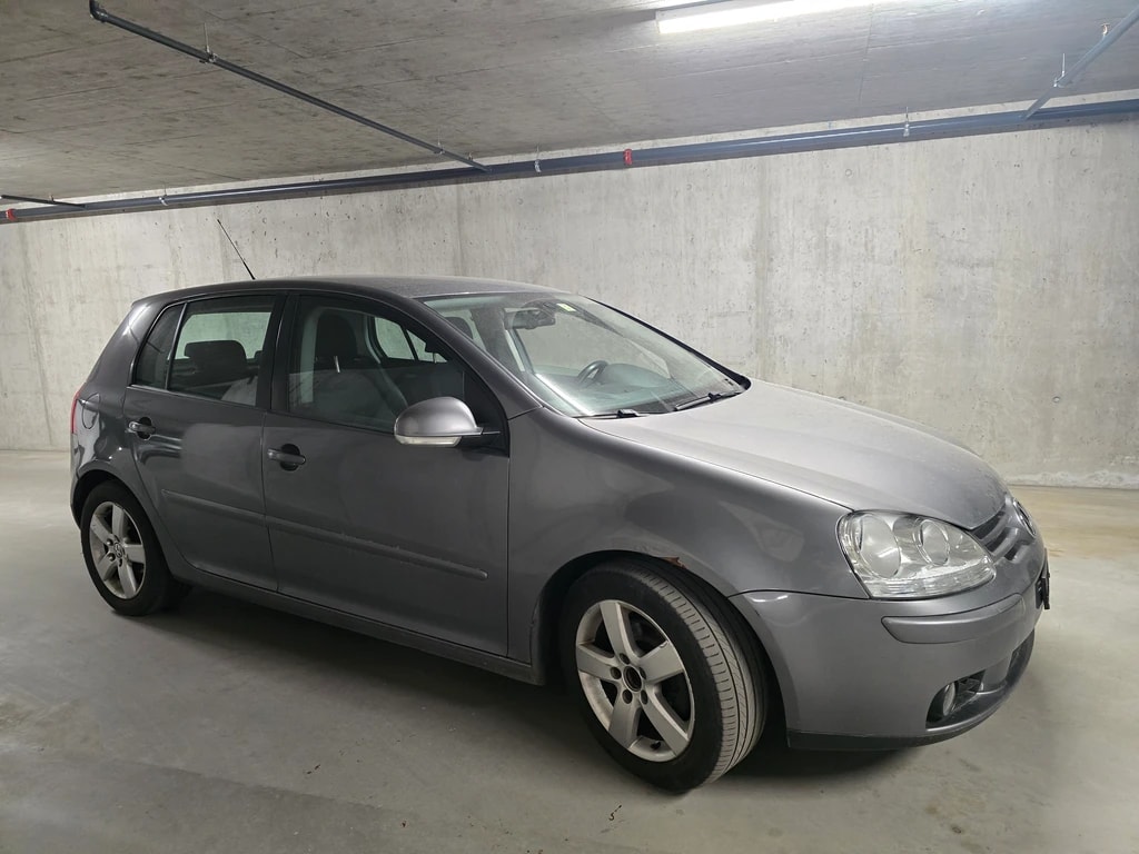 VW Golf 2.0 TDI Sportline 4Motion-image-2