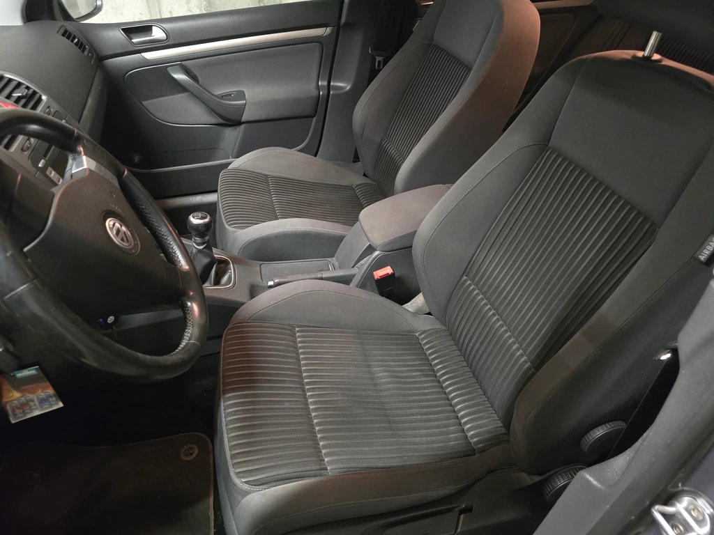 VW Golf 2.0 TDI Sportline 4Motion-image-9