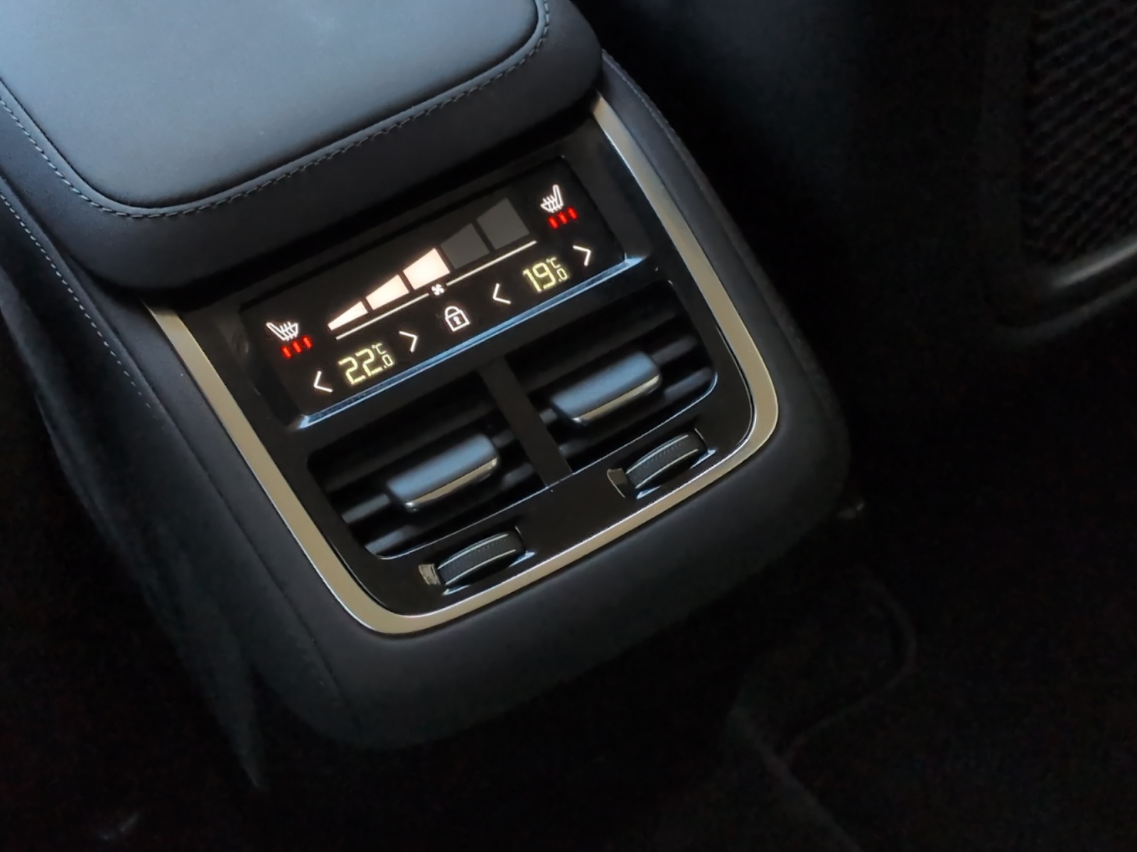 VOLVO XC90 2.0 B5 MH Plus Bright AWD-image-18