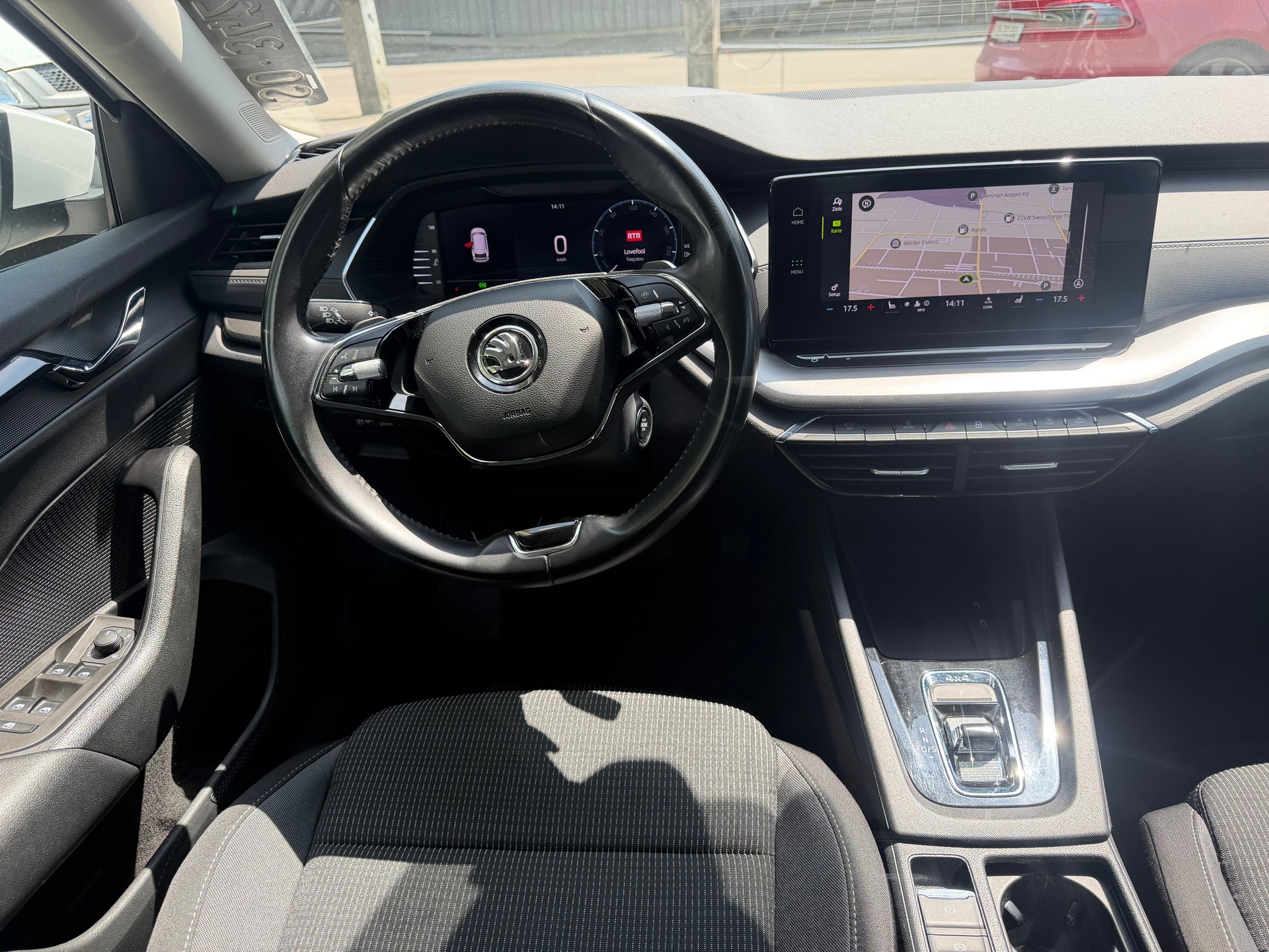 SKODA Octavia Combi 2.0 TDI DSG Ambition 4x4 * Gr. Navi * LED * PDC V&H ** Tempomat * Ab MFK-image-3