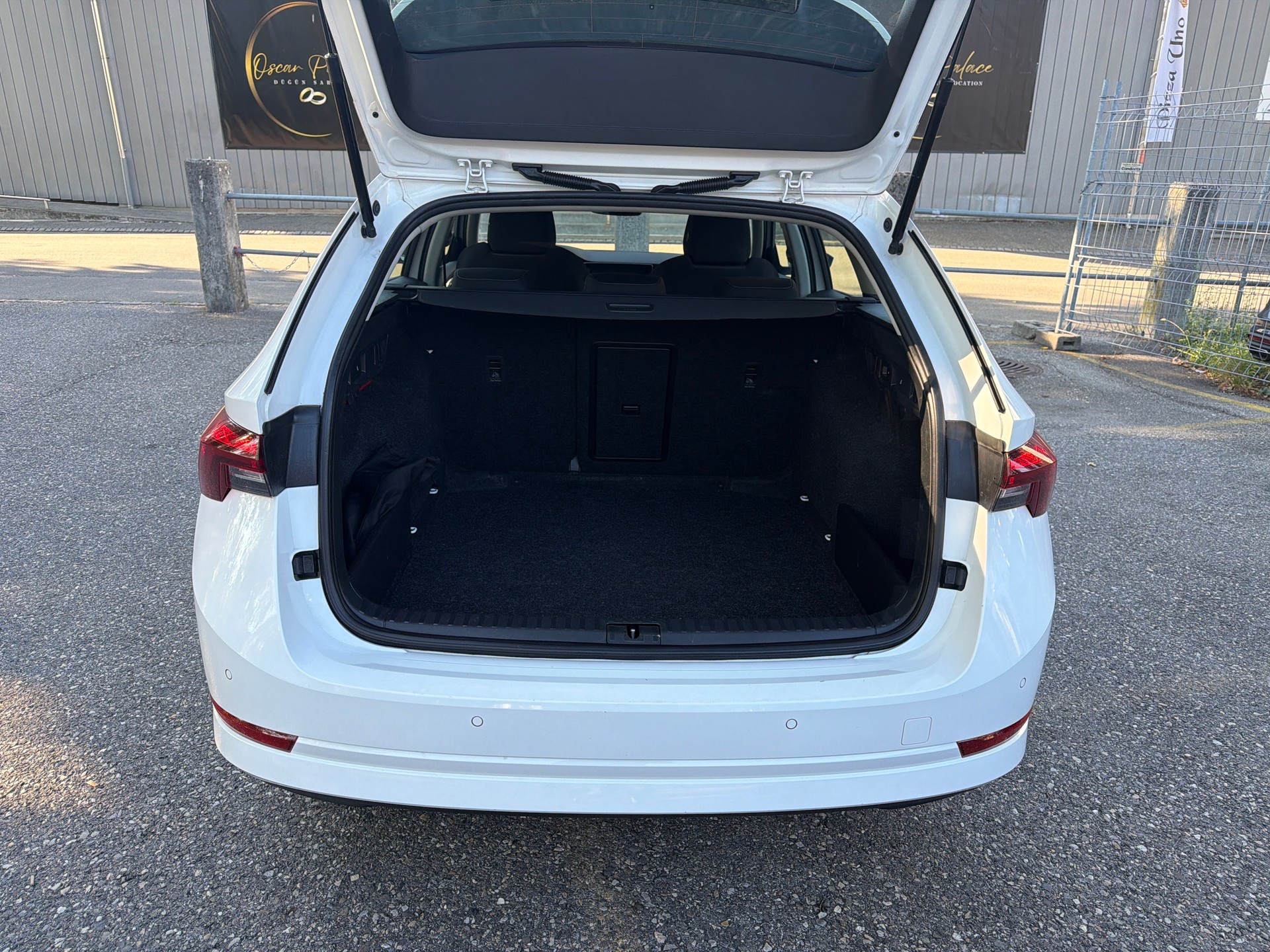 SKODA Octavia Combi 2.0 TDI DSG Ambition 4x4 * Gr. Navi * LED * PDC V&H ** Tempomat * Ab MFK-image-13