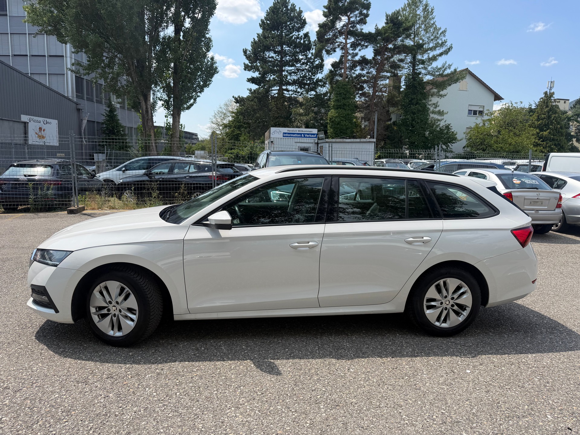 SKODA Octavia Combi 2.0 TDI DSG Ambition 4x4 * Gr. Navi * LED * PDC V&H ** Tempomat * Ab MFK-image-11