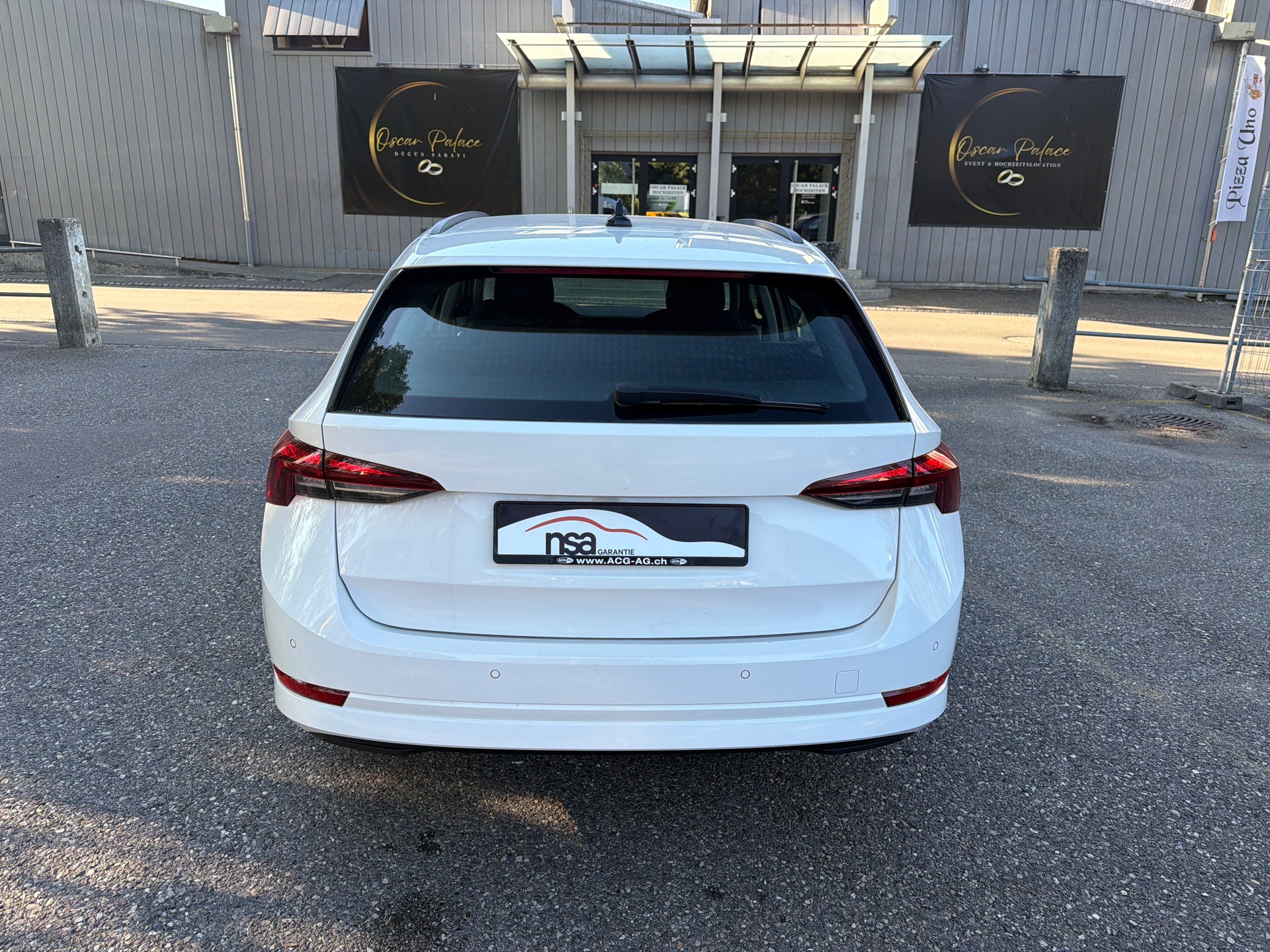 SKODA Octavia Combi 2.0 TDI DSG Ambition 4x4 * Gr. Navi * LED * PDC V&H ** Tempomat * Ab MFK-image-11