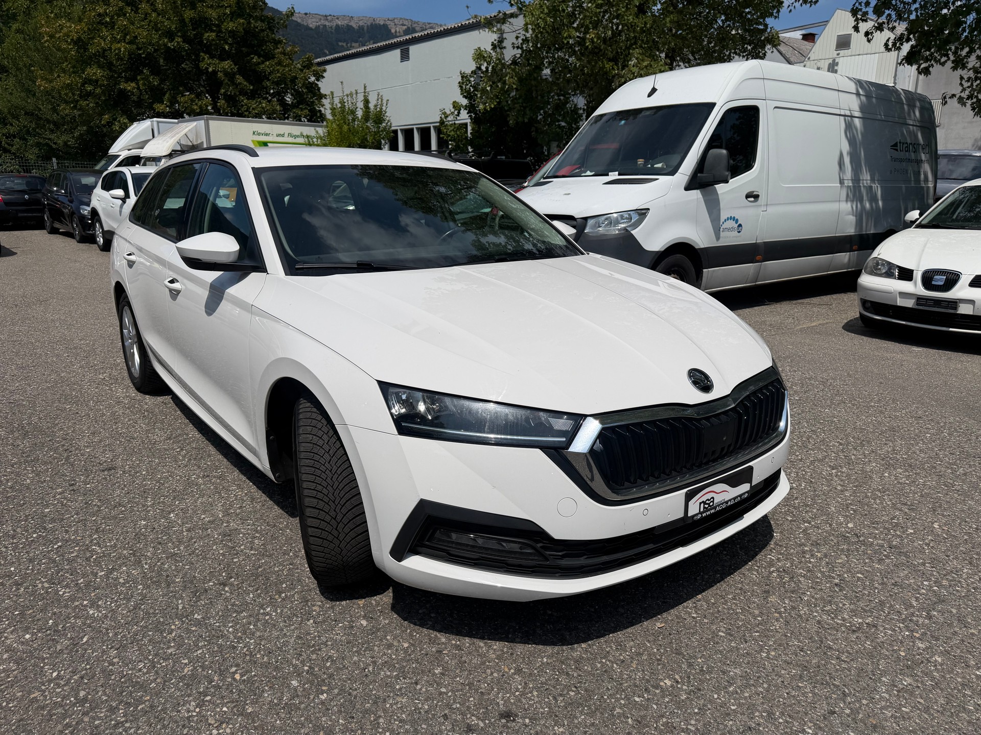 SKODA Octavia Combi 2.0 TDI DSG Ambition 4x4 * Gr. Navi * LED * PDC V&H ** Tempomat * Ab MFK-image-5