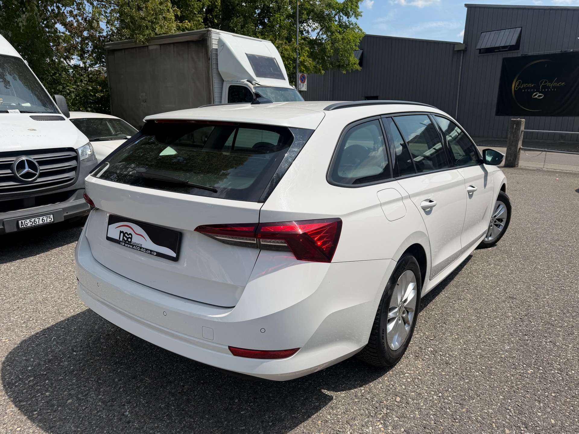 SKODA Octavia Combi 2.0 TDI DSG Ambition 4x4 * Gr. Navi * LED * PDC V&H ** Tempomat * Ab MFK-image-4