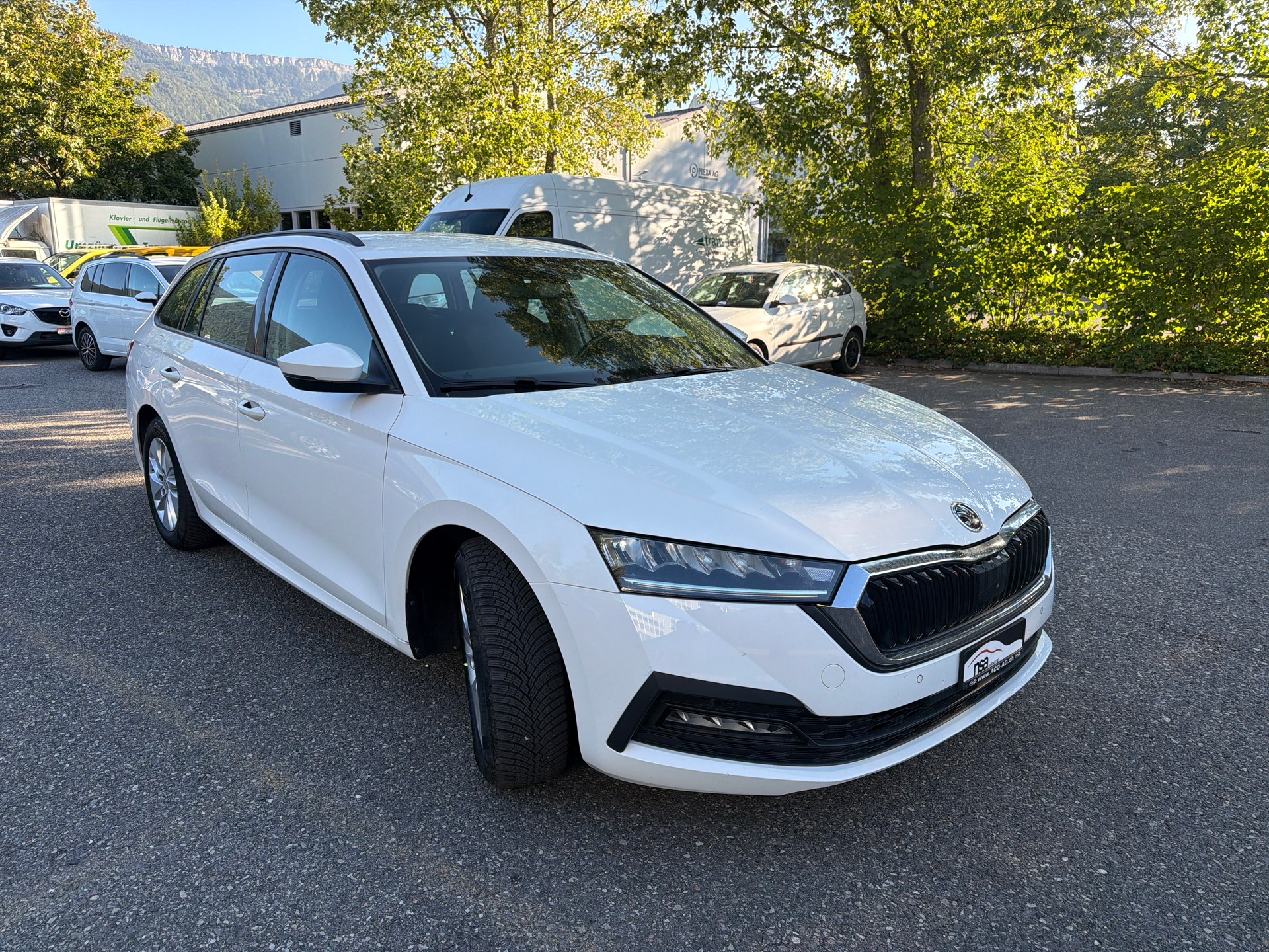 SKODA Octavia Combi 2.0 TDI DSG Ambition 4x4 * Gr. Navi * LED * PDC V&H ** Tempomat * Ab MFK-image-5