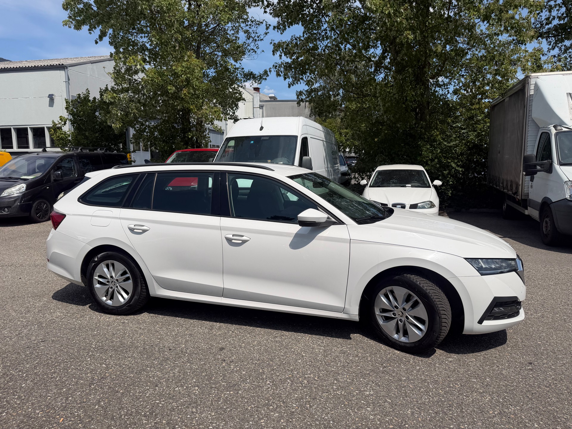 SKODA Octavia Combi 2.0 TDI DSG Ambition 4x4 * Gr. Navi * LED * PDC V&H ** Tempomat * Ab MFK-image-10
